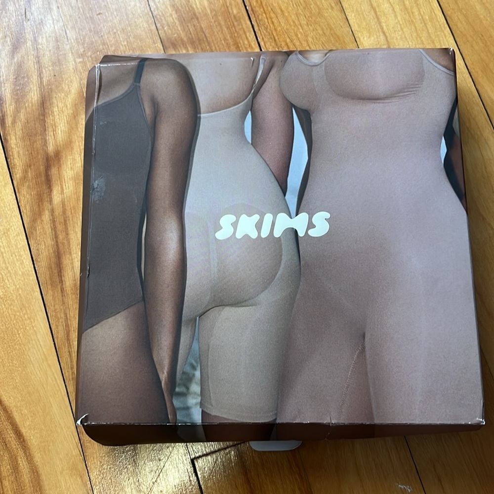 SKIMS BODYSUIT BRIEF WITH SNAPS